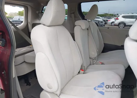 2012 Toyota Sienna Le z USA, uszkodzony, nr VIN 5TDKK3DC2CS193746